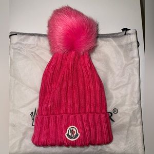 Moncler
Women's Blue Fox Fur Pom-pom Ribbed Wool Beanie